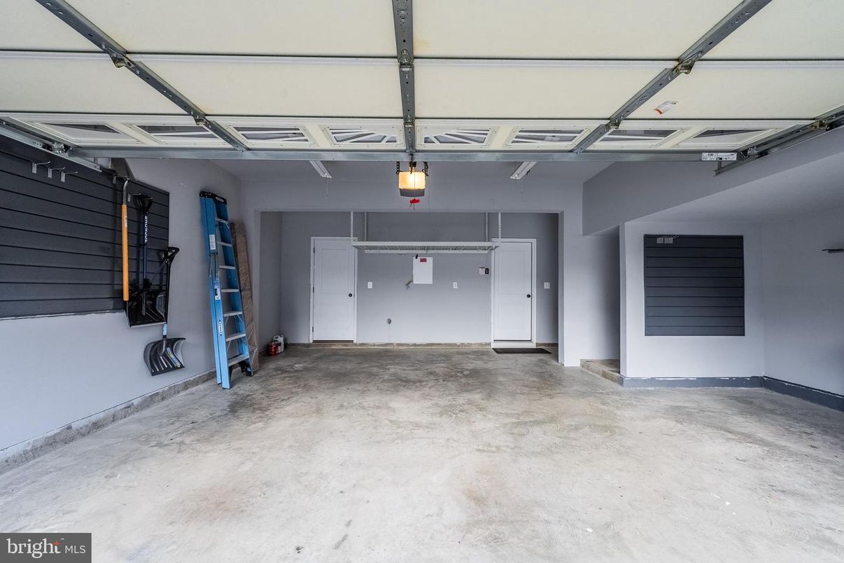 Garage, Interior