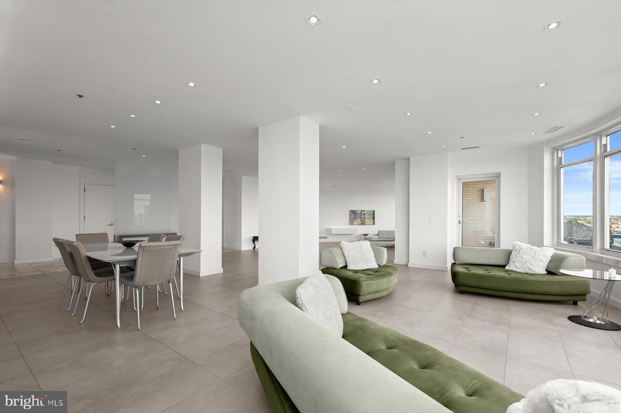 Dining room, Interior, Recessed Lighting