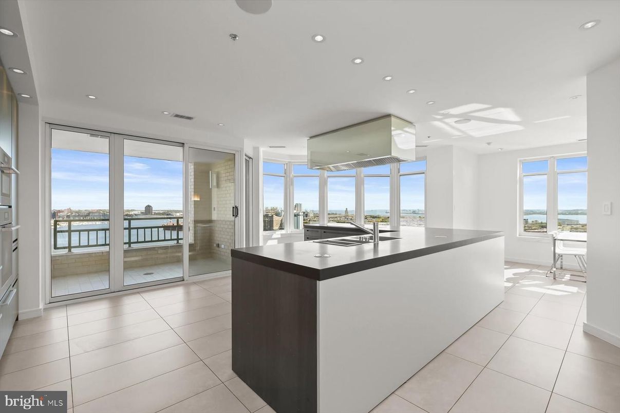 Interior, Kitchen, Recessed Lighting, Water