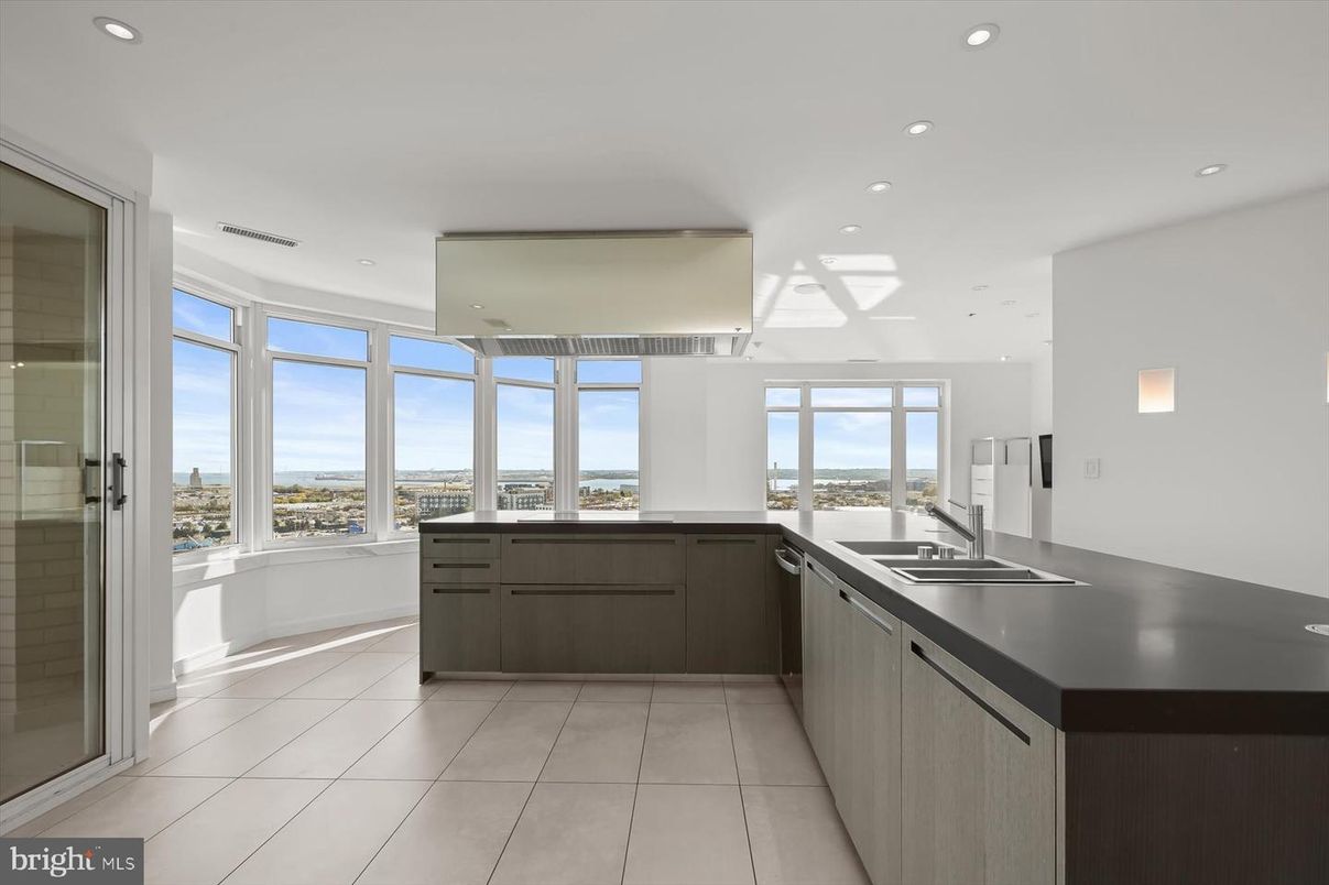 Interior, Kitchen, Recessed Lighting, Water