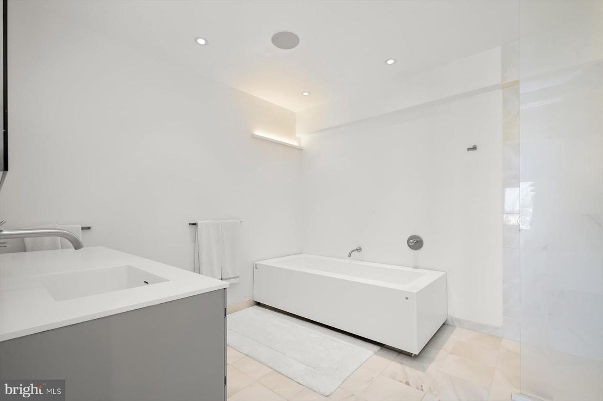 Bathroom, Interior, Marble, Recessed Lighting