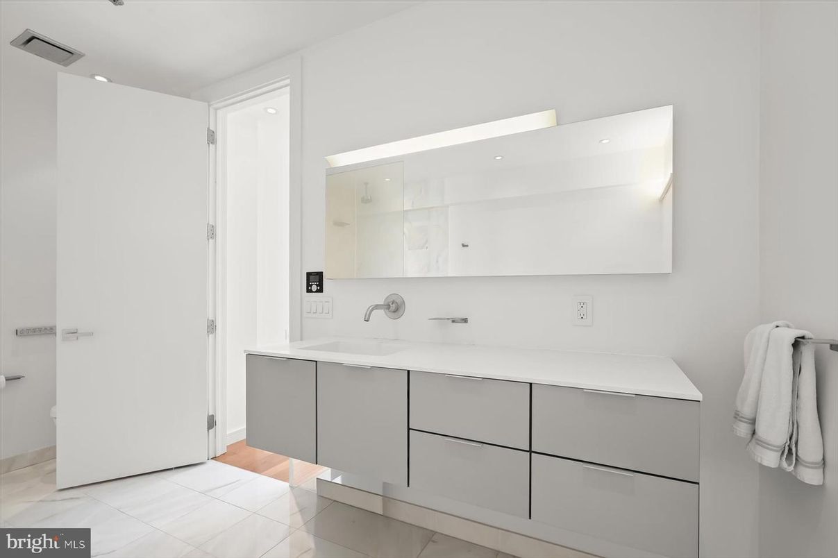 Bathroom, Interior, Recessed Lighting