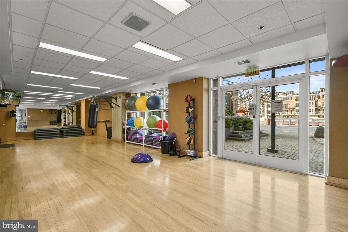 Fitness Equipment, Interior, Recessed Lighting, Wood Texture Flooring