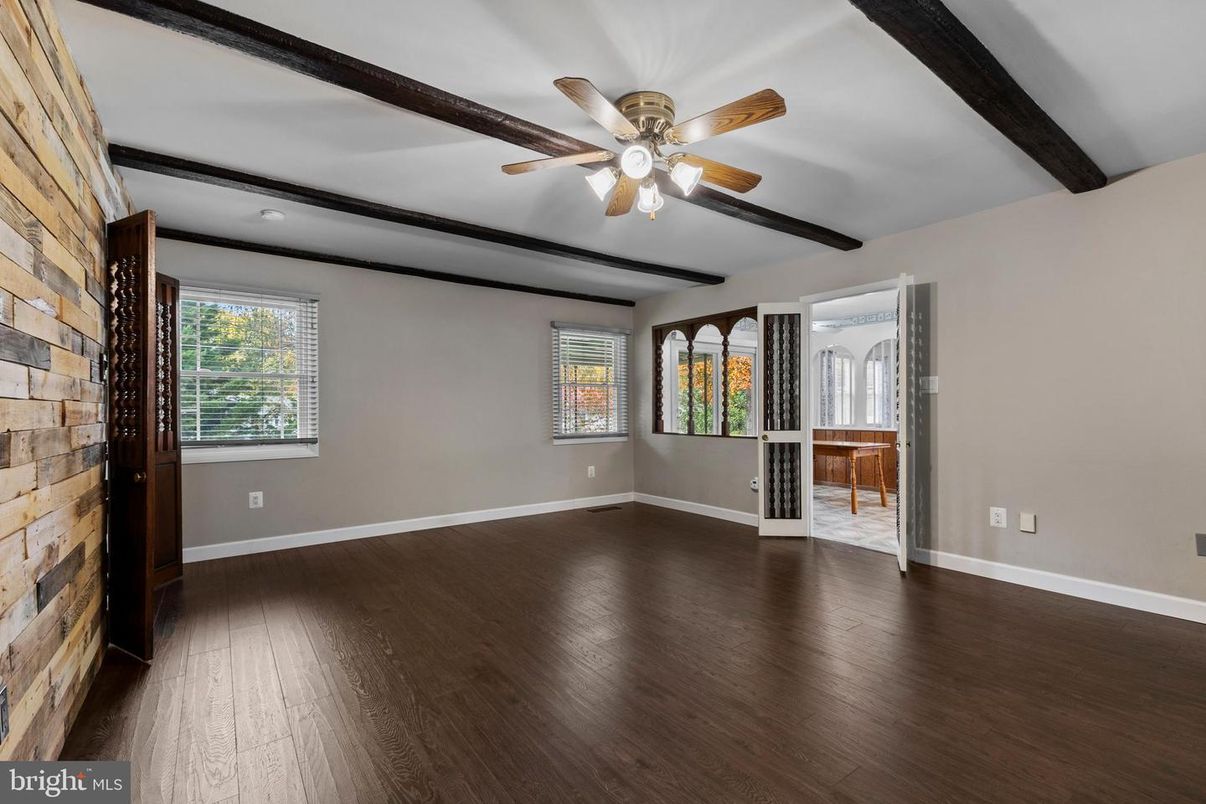 Empty room, Interior, Wooden Beams, Wood Texture Flooring
