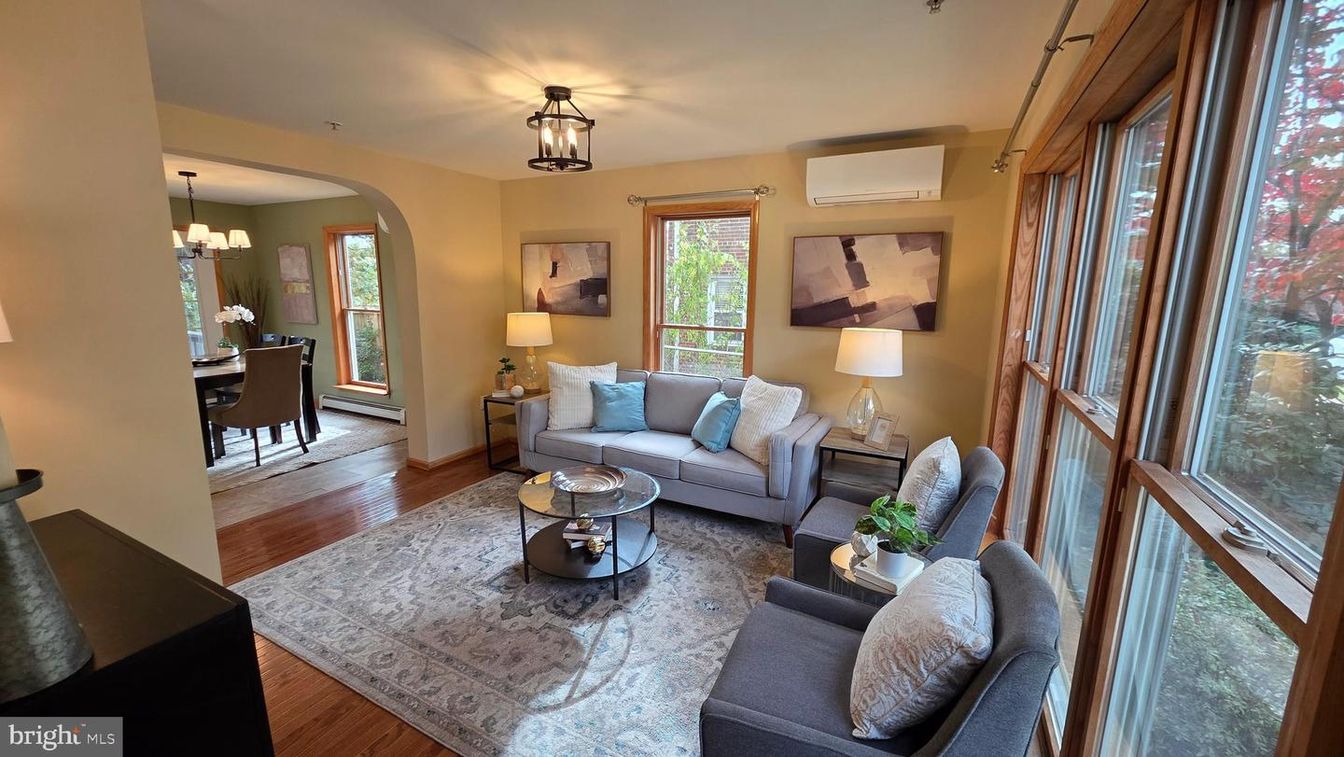 Chandelier, Dining room, Interior, Living room, Wood Texture Flooring