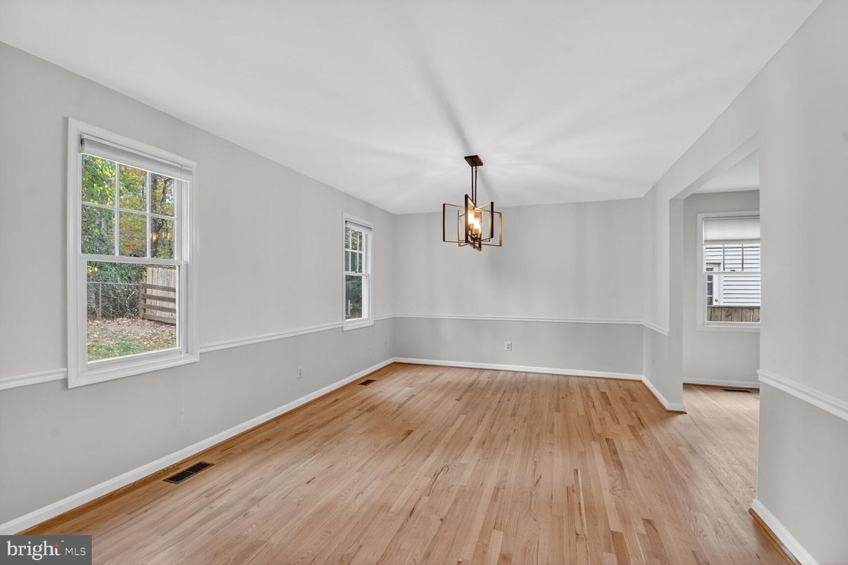 Empty room, Interior, Pendant Lights, Wood Texture Flooring