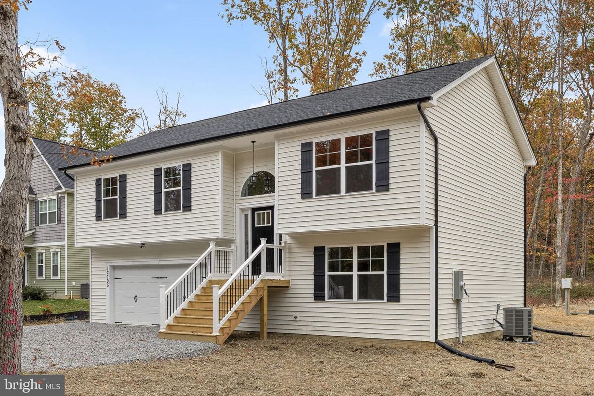 Attached, Exterior, Facade, Raised Ranch