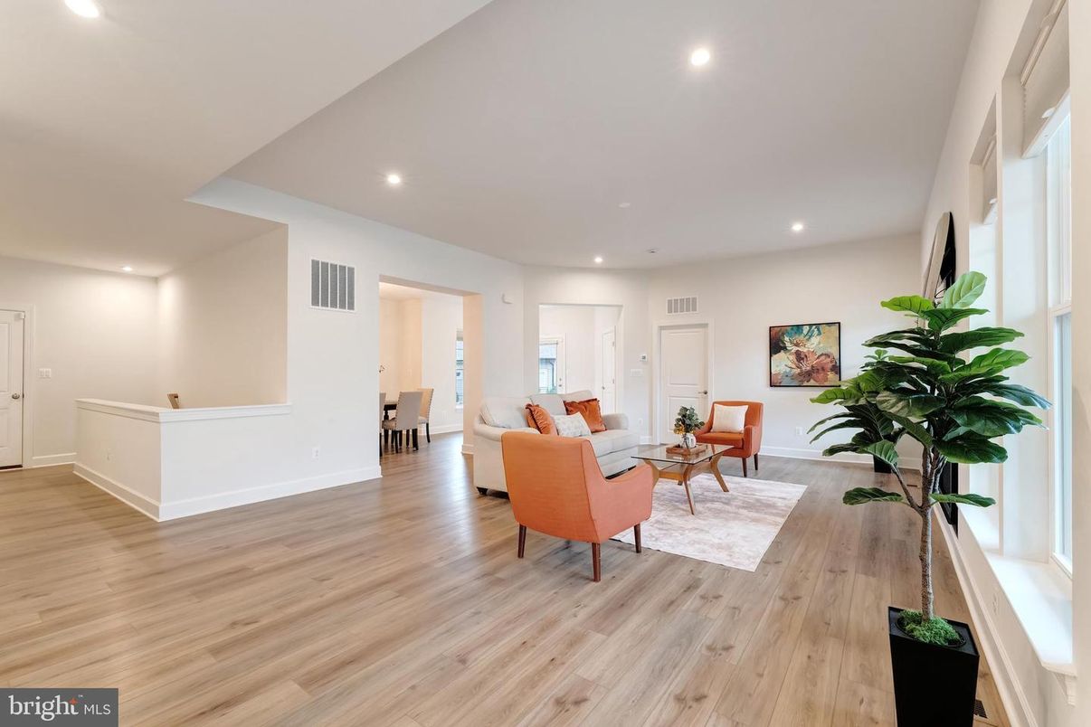 Dining room, Interior, Living room, Recessed Lighting, Wood Texture Flooring