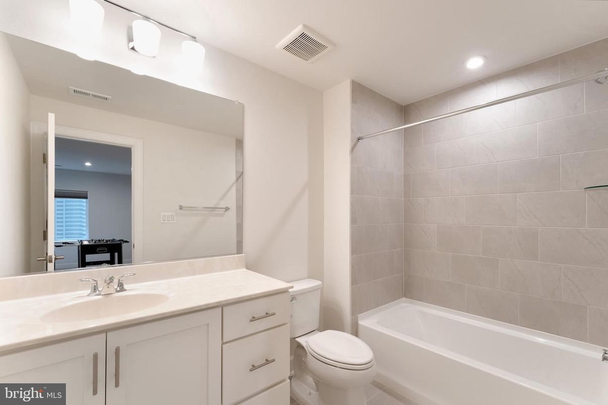 Bathroom, Interior, Recessed Lighting