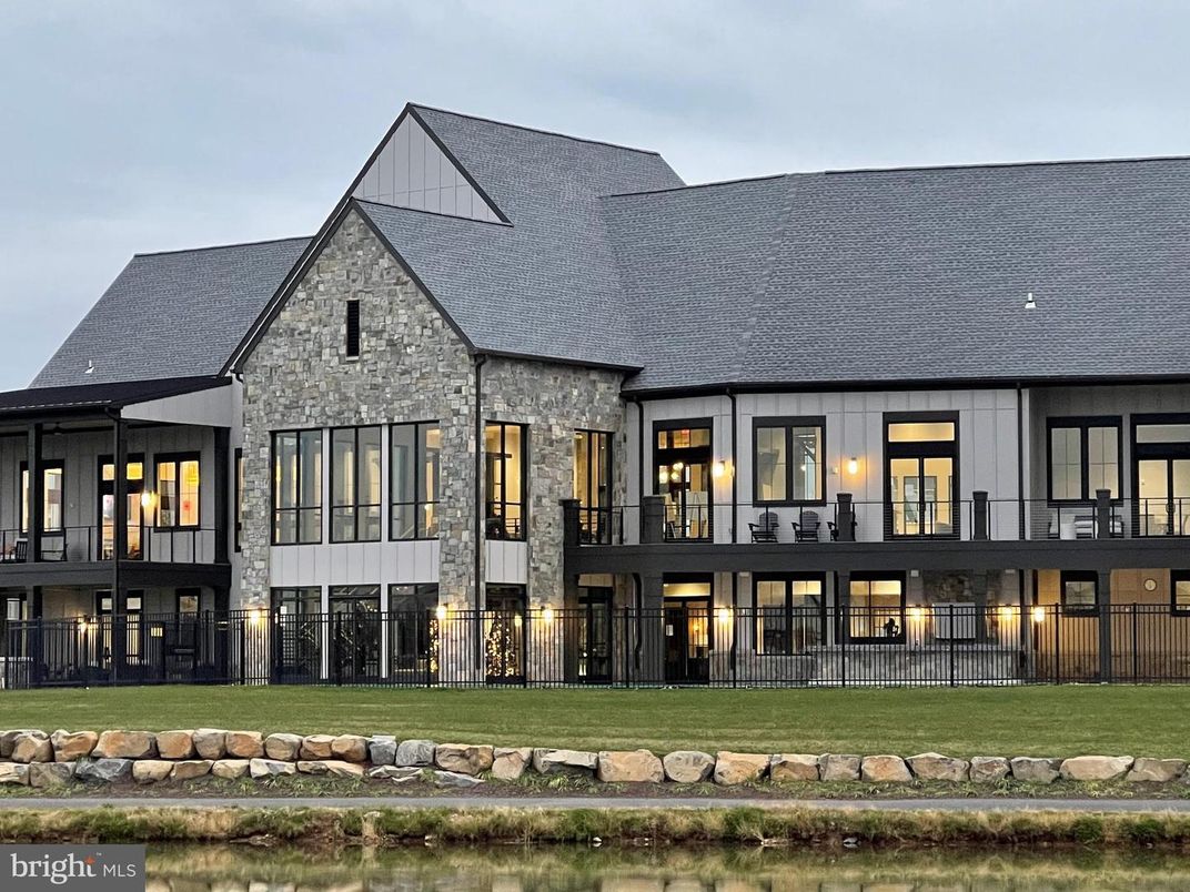 Exterior, Facade, Farmhouse