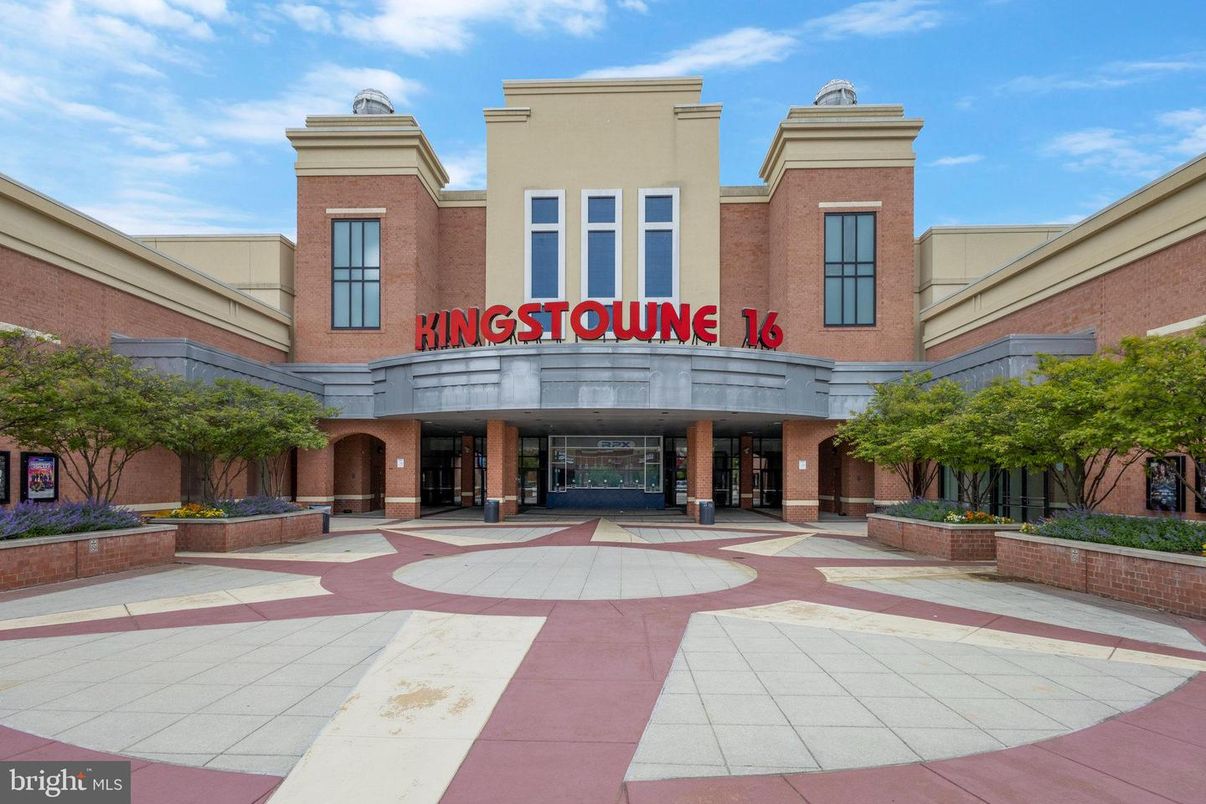 Exterior, Facade, Brick Facade, Rowhouse