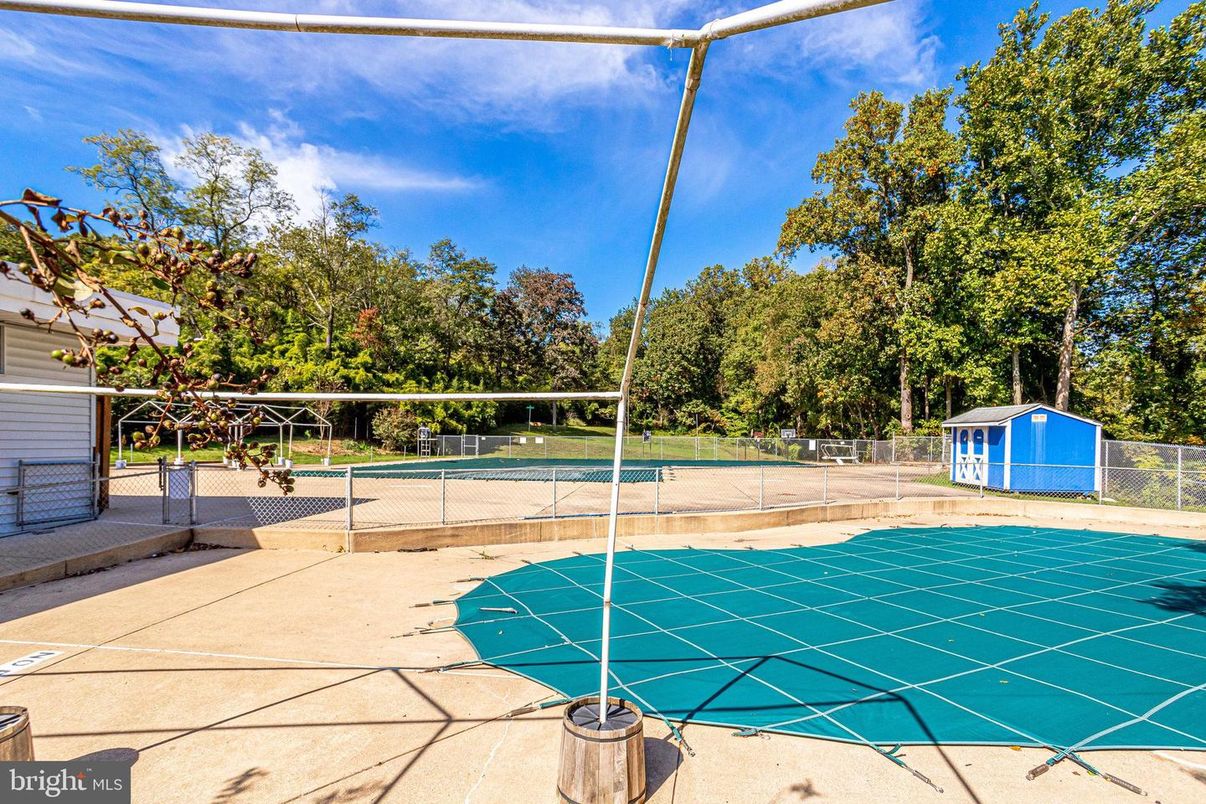 Exterior, Tennis Courts