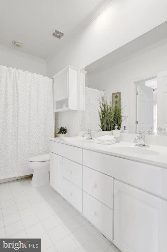 Bathroom, Dual Sink Vanities, Interior, Recessed Lighting