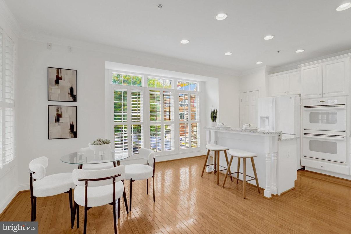Dining room, Interior, Kitchen, Recessed Lighting, Wood Texture Flooring