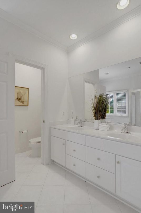 Bathroom, Dual Sink Vanities, Interior, Recessed Lighting