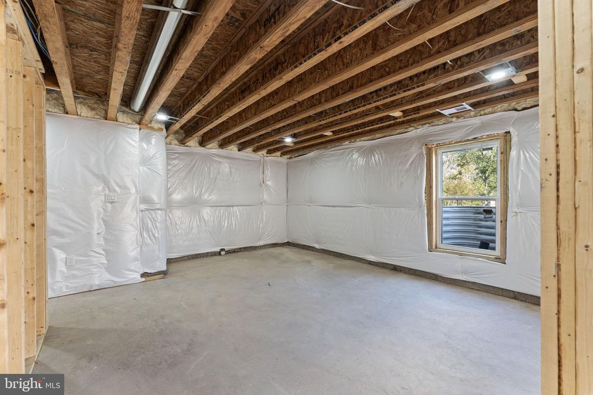 Empty room, Interior, Wooden Beams, Wooden Ceilings