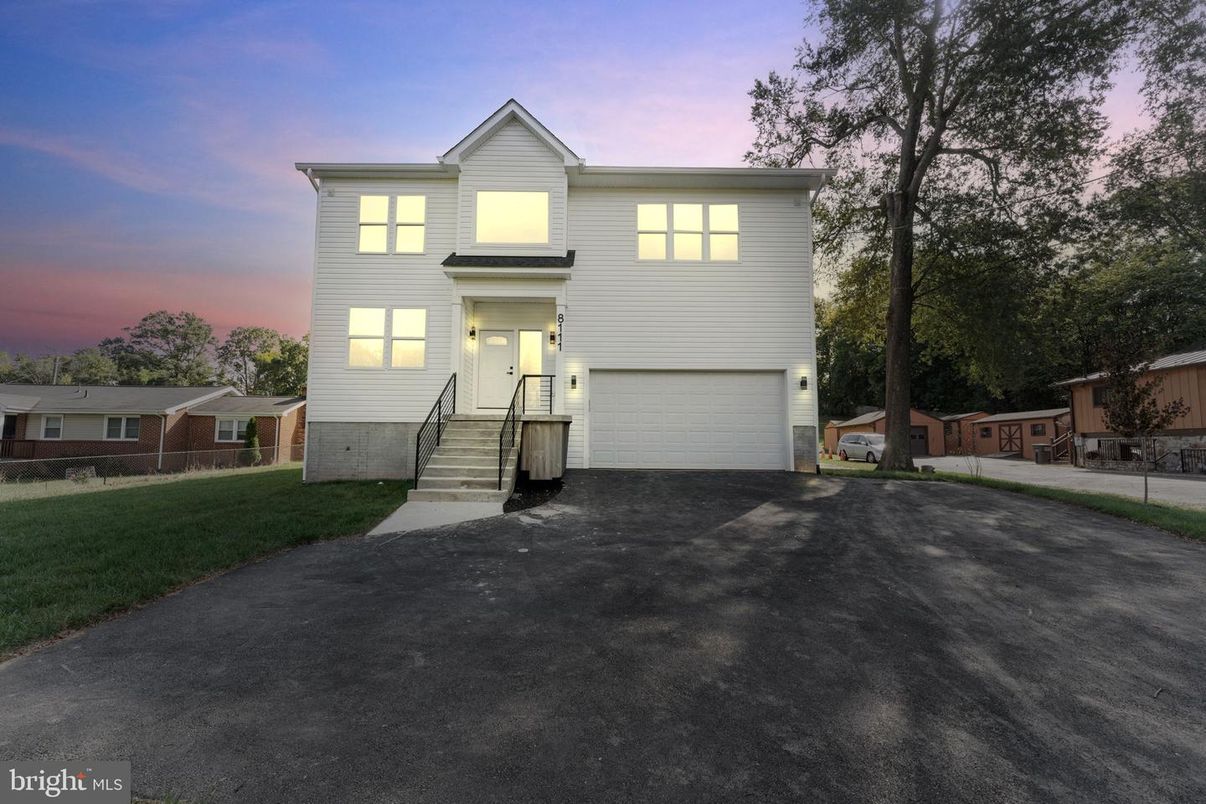 Attached, Exterior, Facade, Raised Ranch