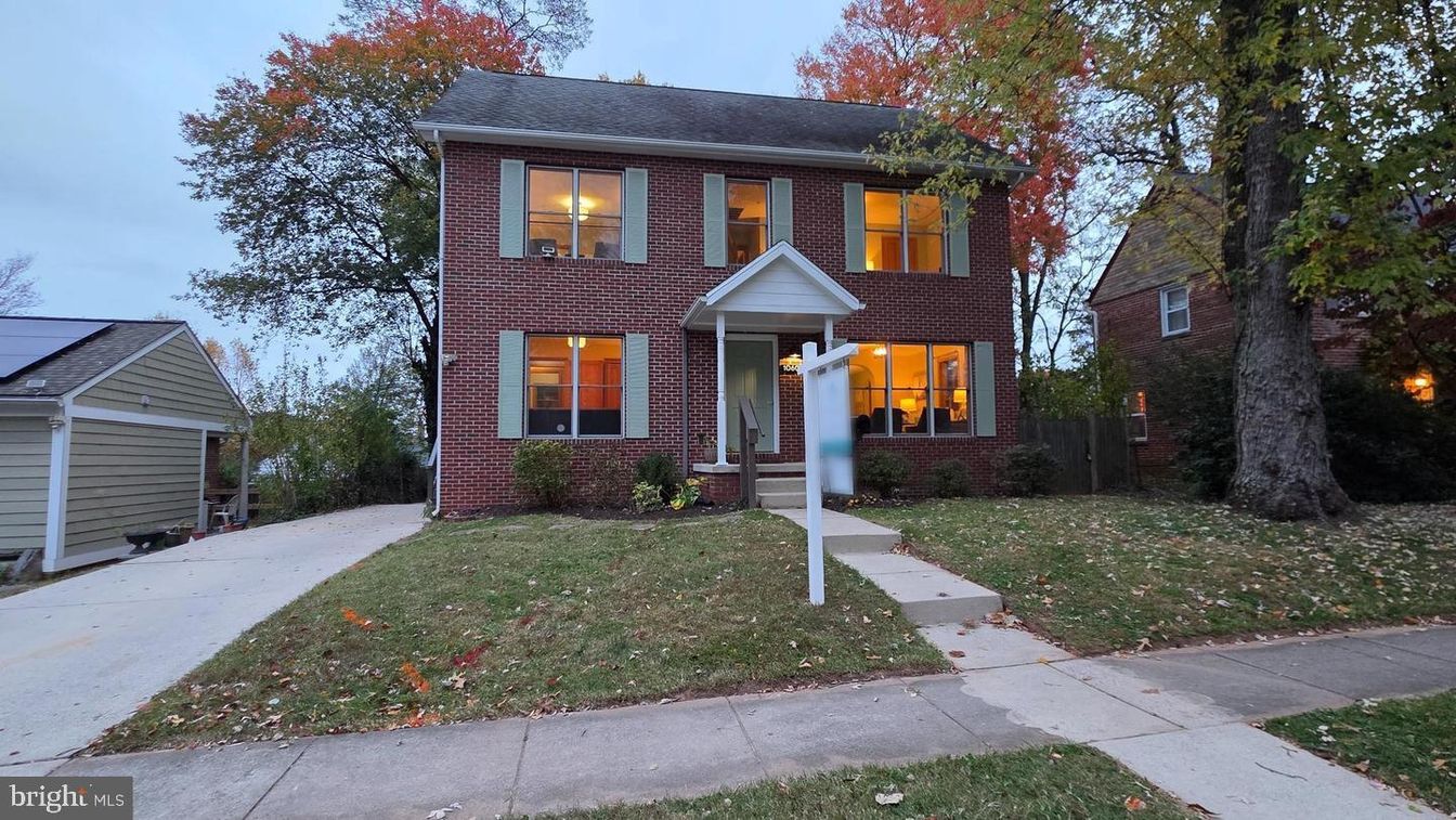 Exterior, Facade, Brick Facade, Georgian