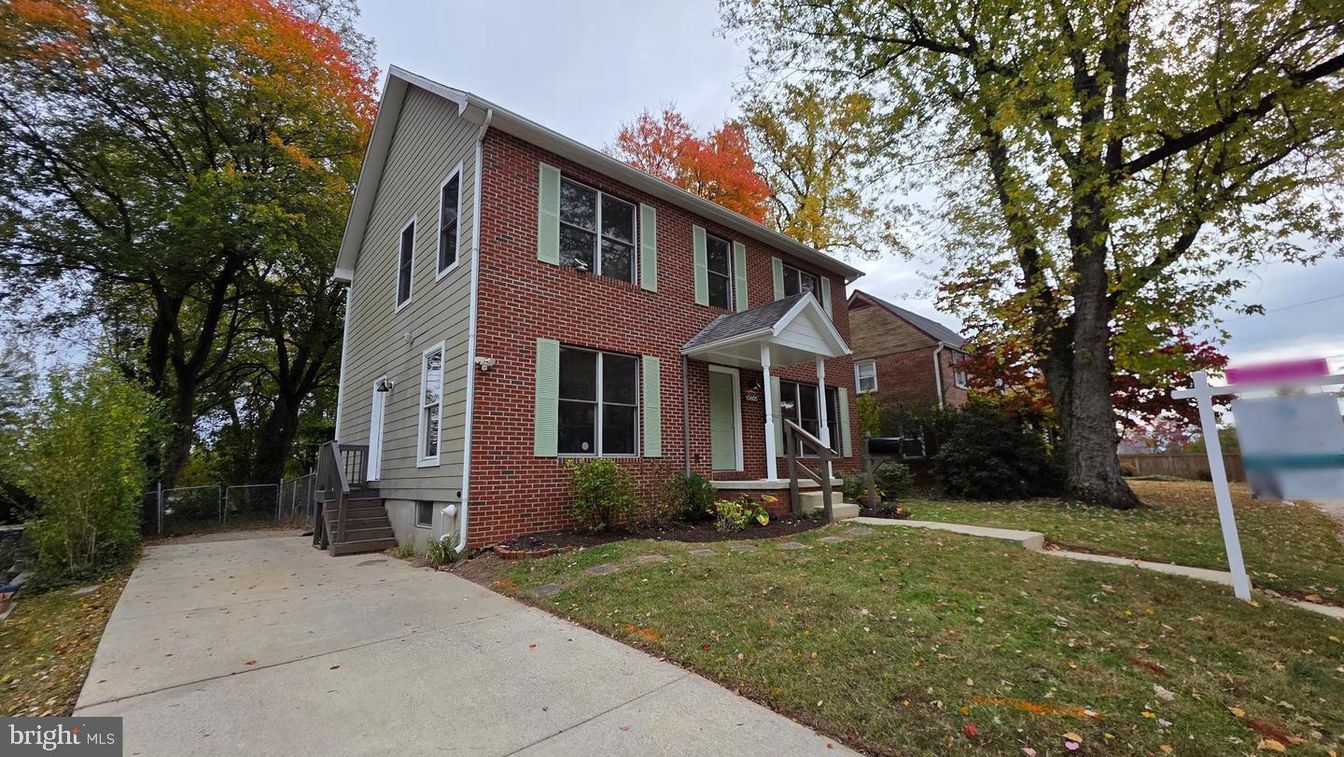 Exterior, Facade, Brick Facade, Georgian