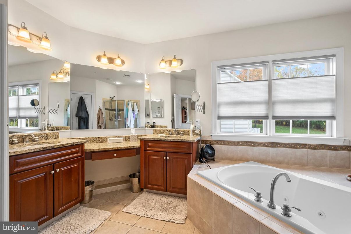 Bathroom, Dual Sink Vanities, Interior