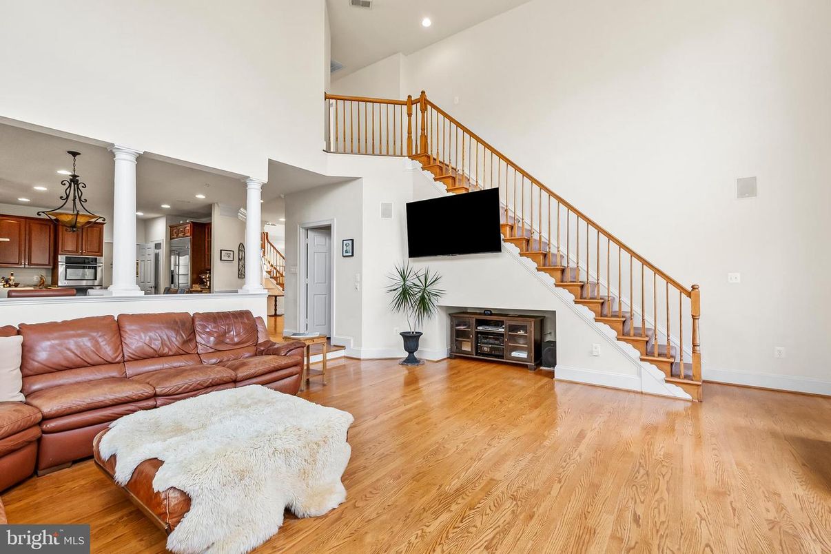 Interior, Kitchen, Living room, Pendant Lights, Recessed Lighting, Wood Texture Flooring