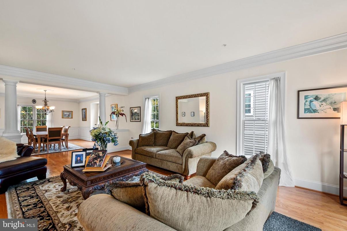 Chandelier, Dining room, Interior, Living room, Wood Texture Flooring