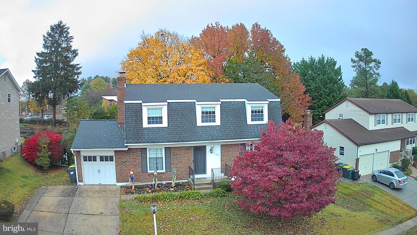 Attached, Exterior, Facade, Brick Facade, Split Level