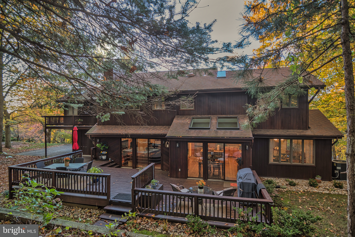 Backyard, Exterior, Facade, Log Home