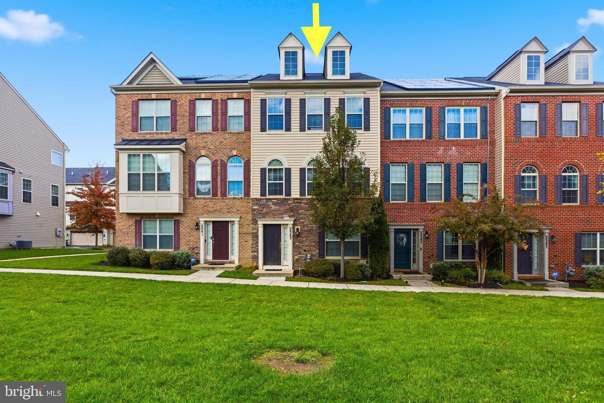 Backyard, Exterior, Facade, Brick Facade, Georgian