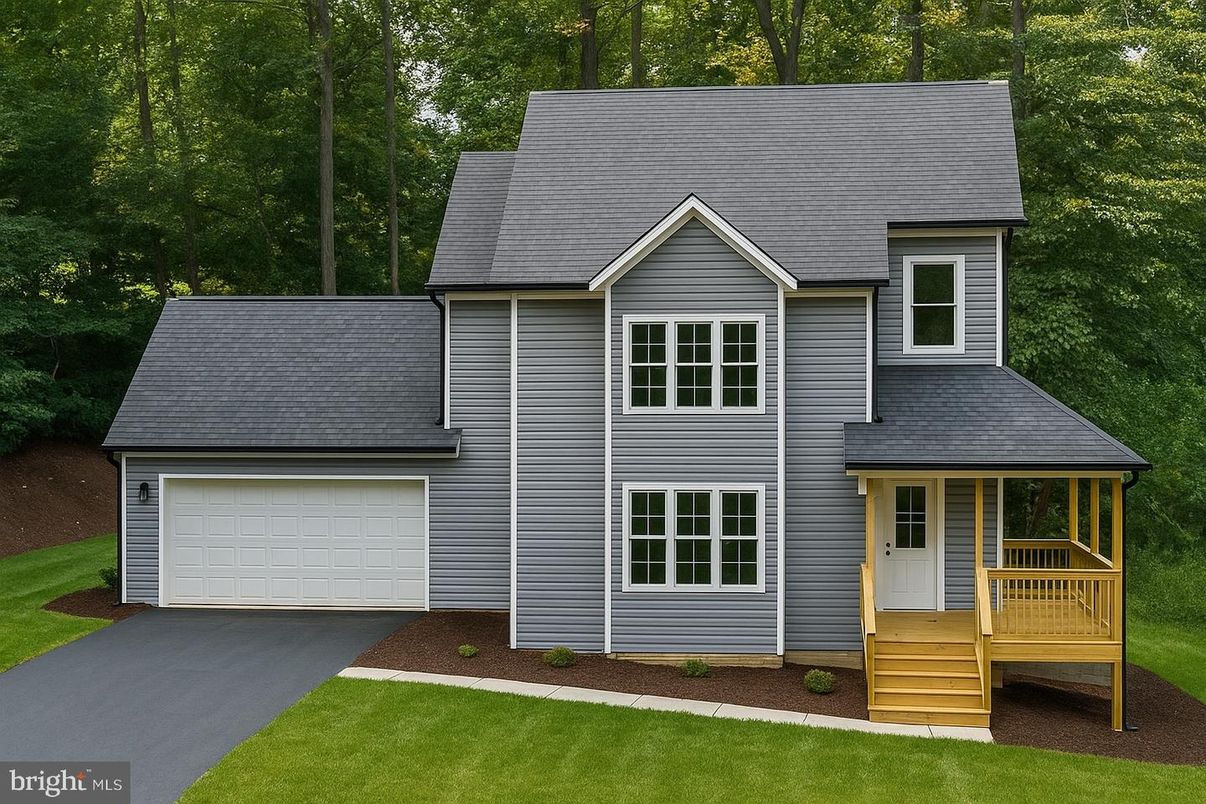 Attached, Exterior, Facade, Cape Cod