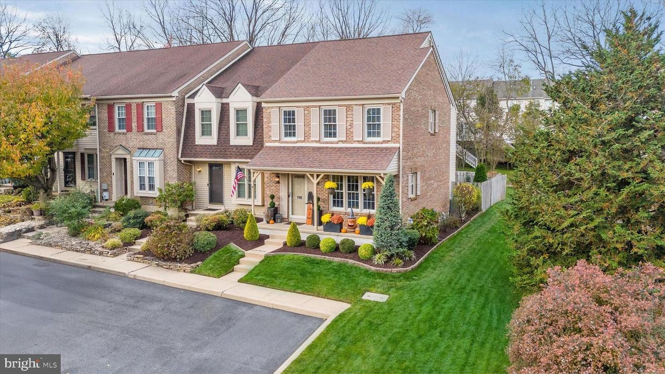 Exterior, Facade, Brick Facade, Georgian