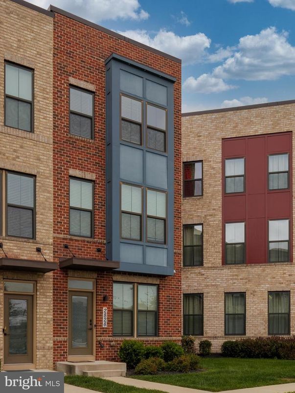 Exterior, Facade, Brick Facade, Rowhouse