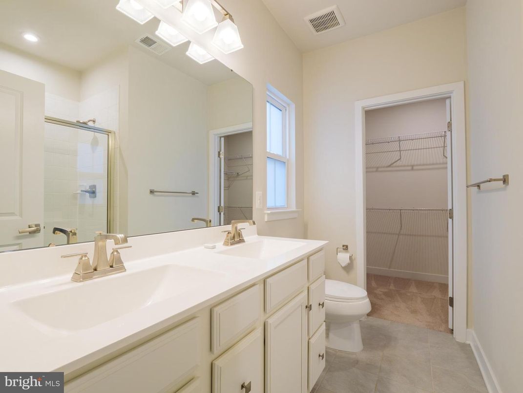 Bathroom, Dual Sink Vanities, Interior, Recessed Lighting