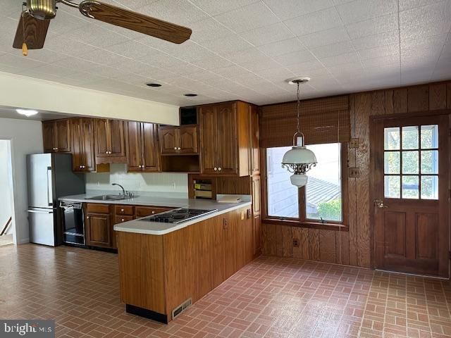 Interior, Kitchen, Pendant Lights, Wooden Walls