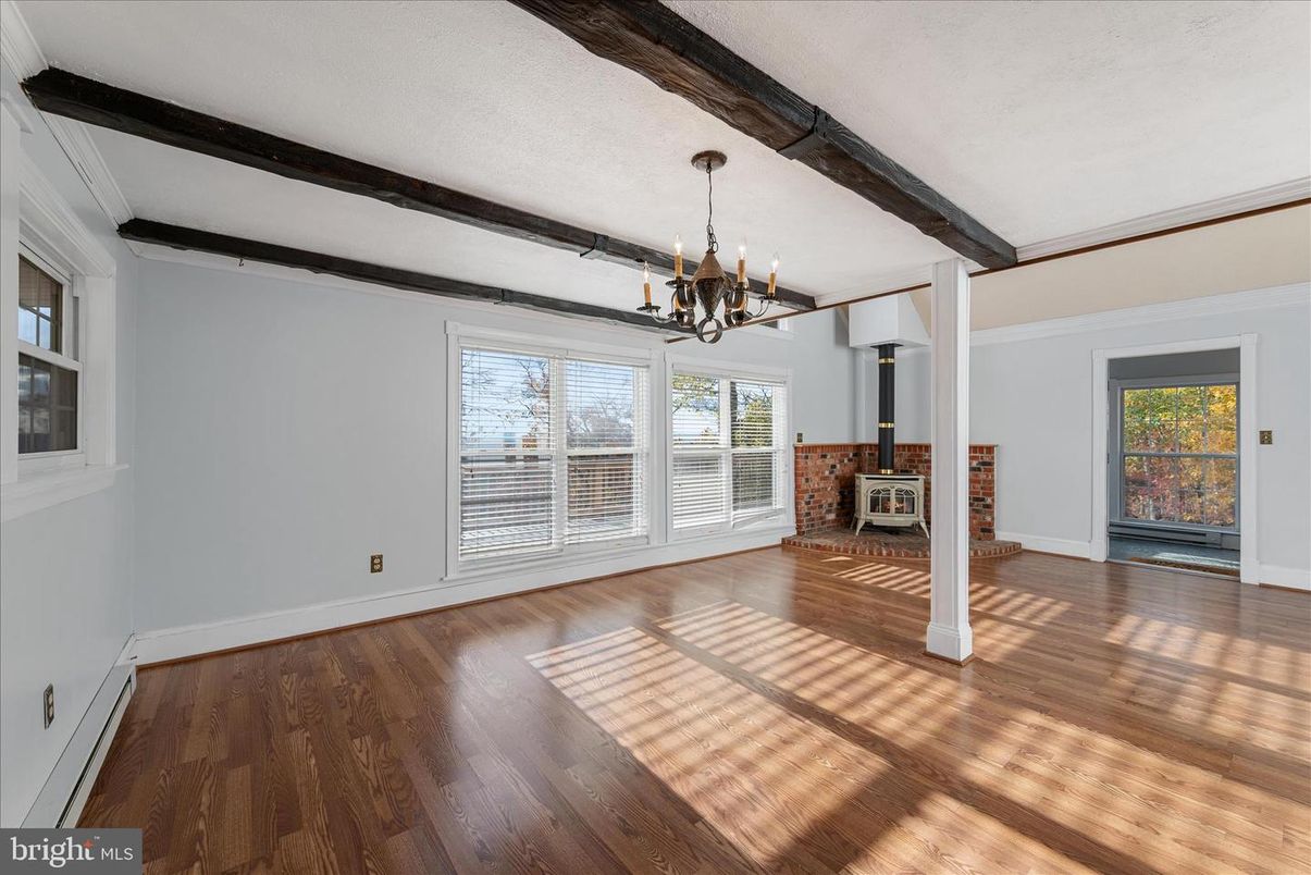 Chandelier, Empty room, Interior, Wooden Beams, Wood Texture Flooring