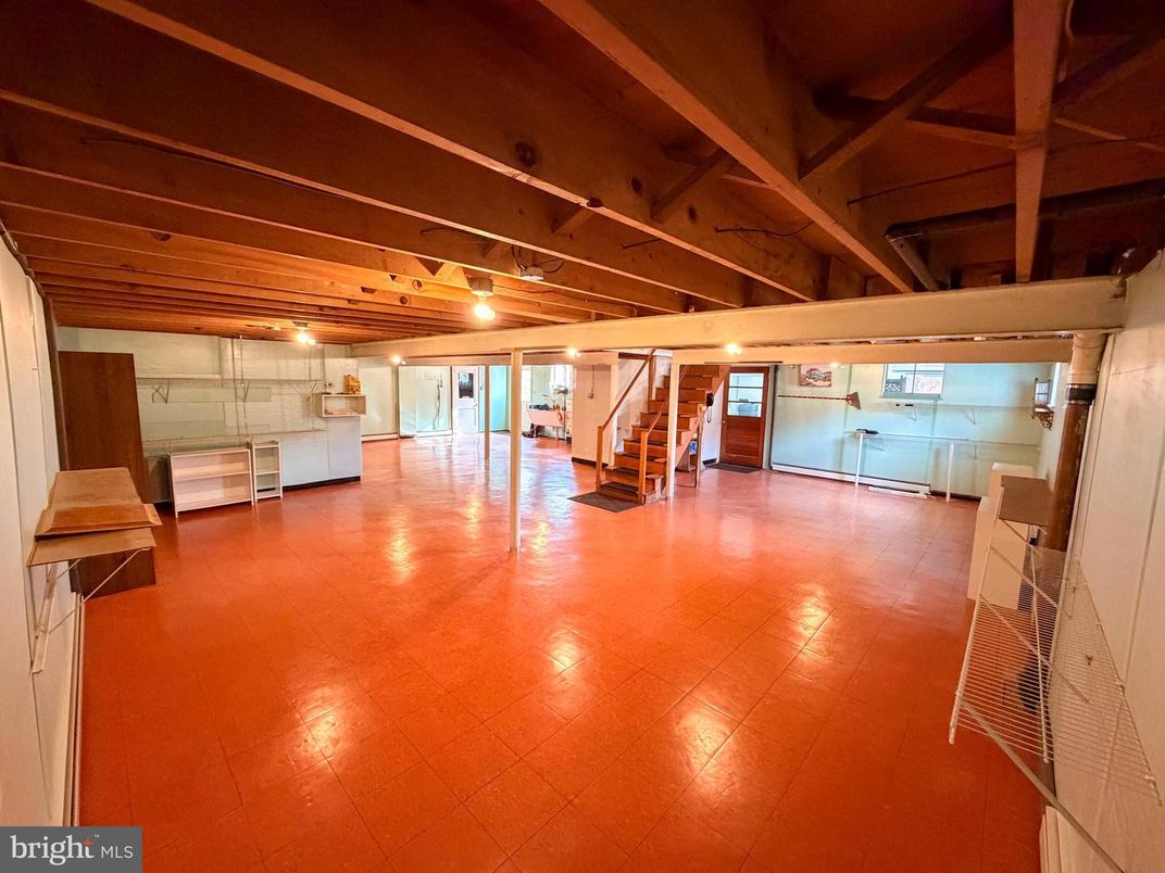 Empty room, Interior, Wooden Beams
