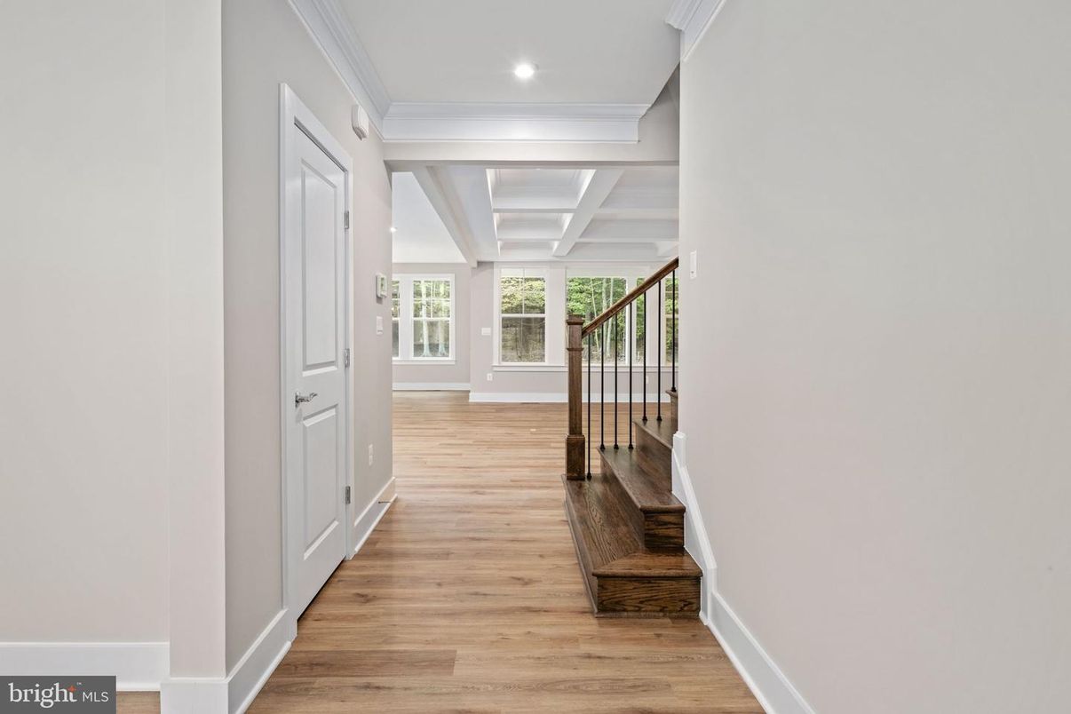Interior, Recessed Lighting, Wood Texture Flooring