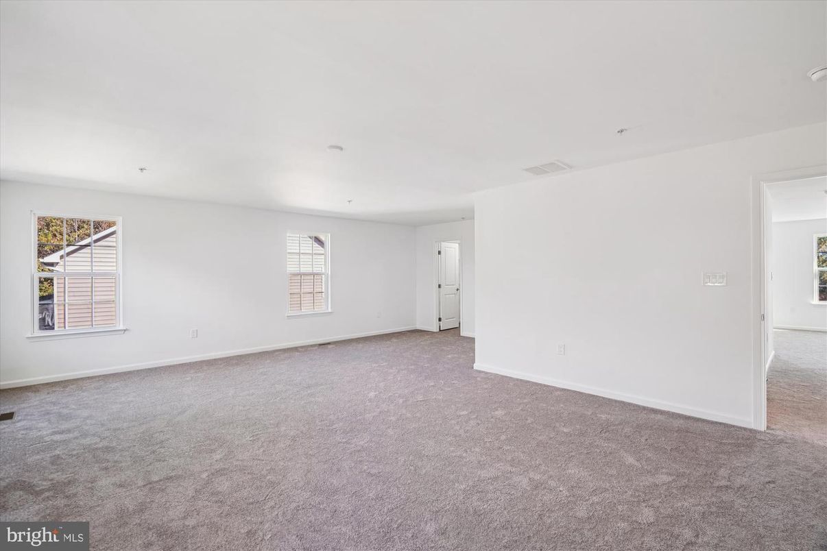 Empty room, Interior, Recessed Lighting