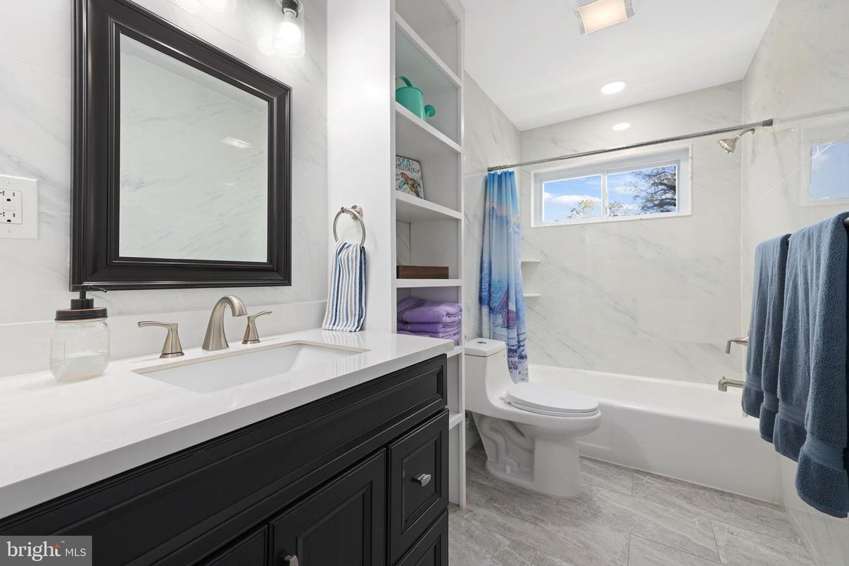 Bathroom, Interior, Marble Walls, Recessed Lighting