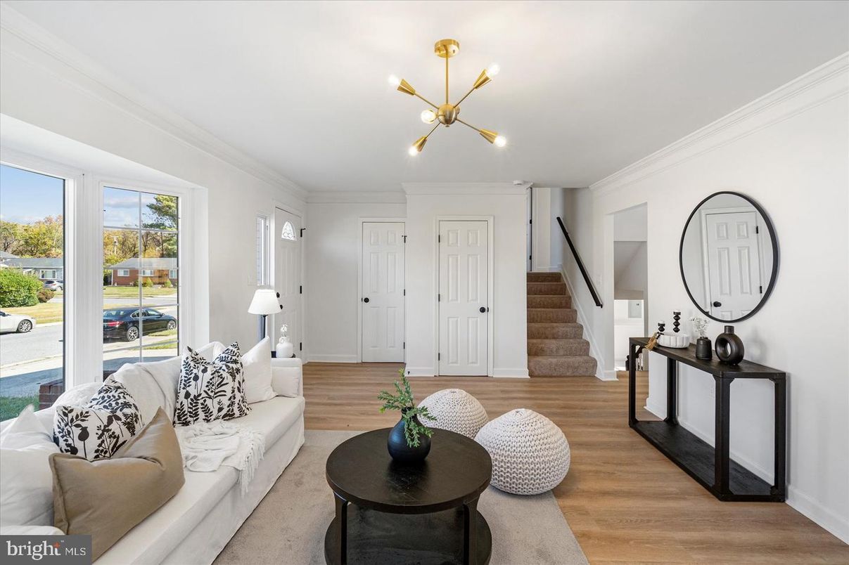 Interior, Living room, Pendant Lights, Wood Texture Flooring