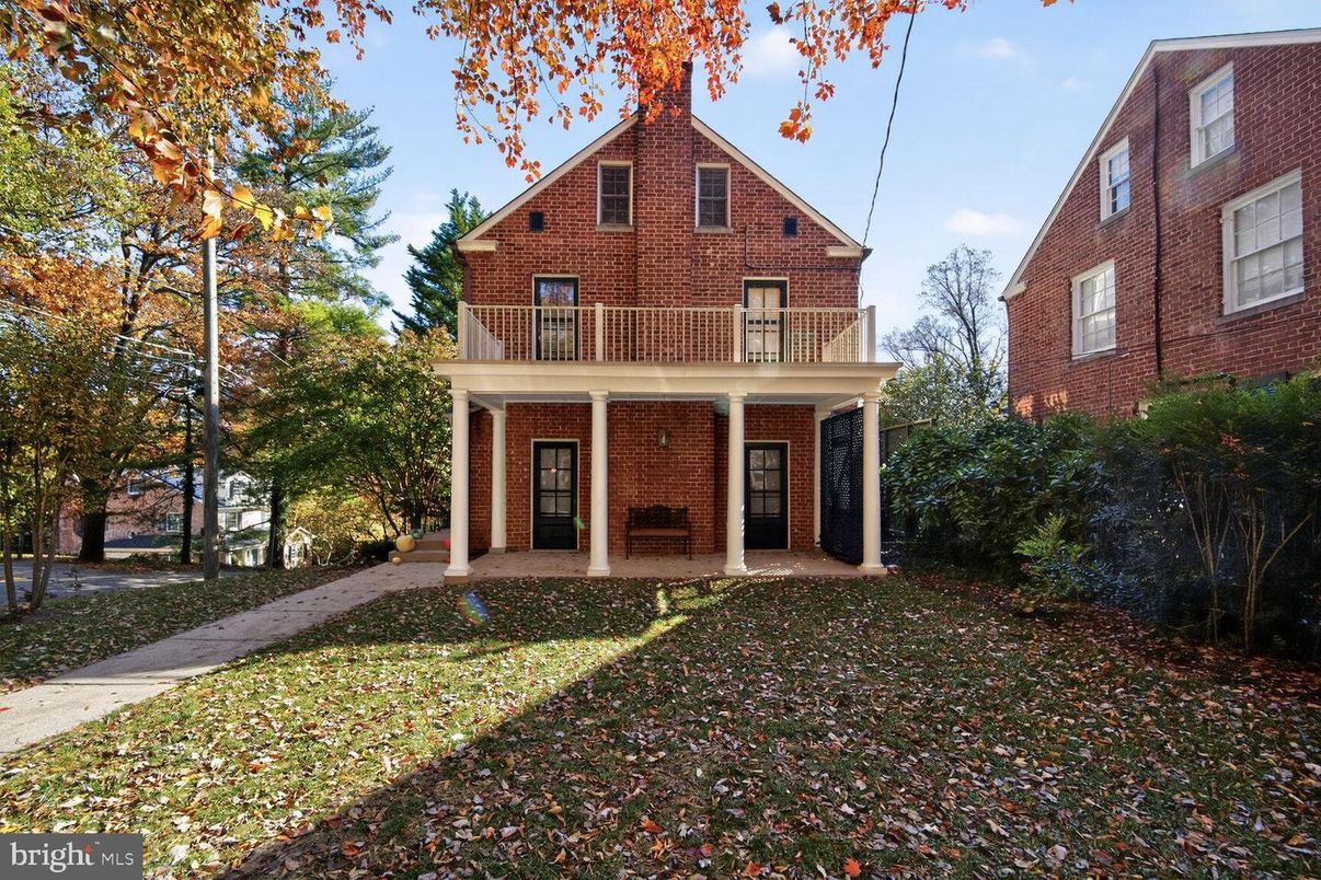 Exterior, Facade, Brick Facade, Brick Traditional