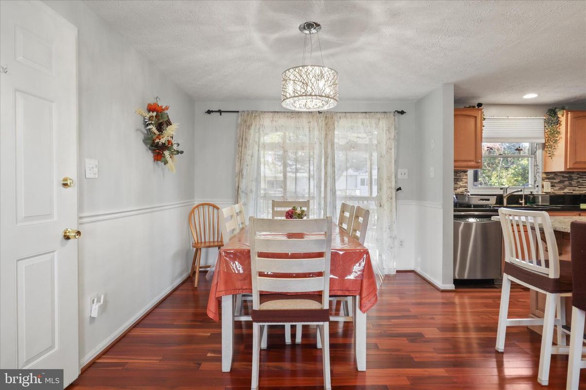 Chandelier, Dining room, Interior, Kitchen, Pendant Lights, Recessed Lighting, Wood Texture Flooring