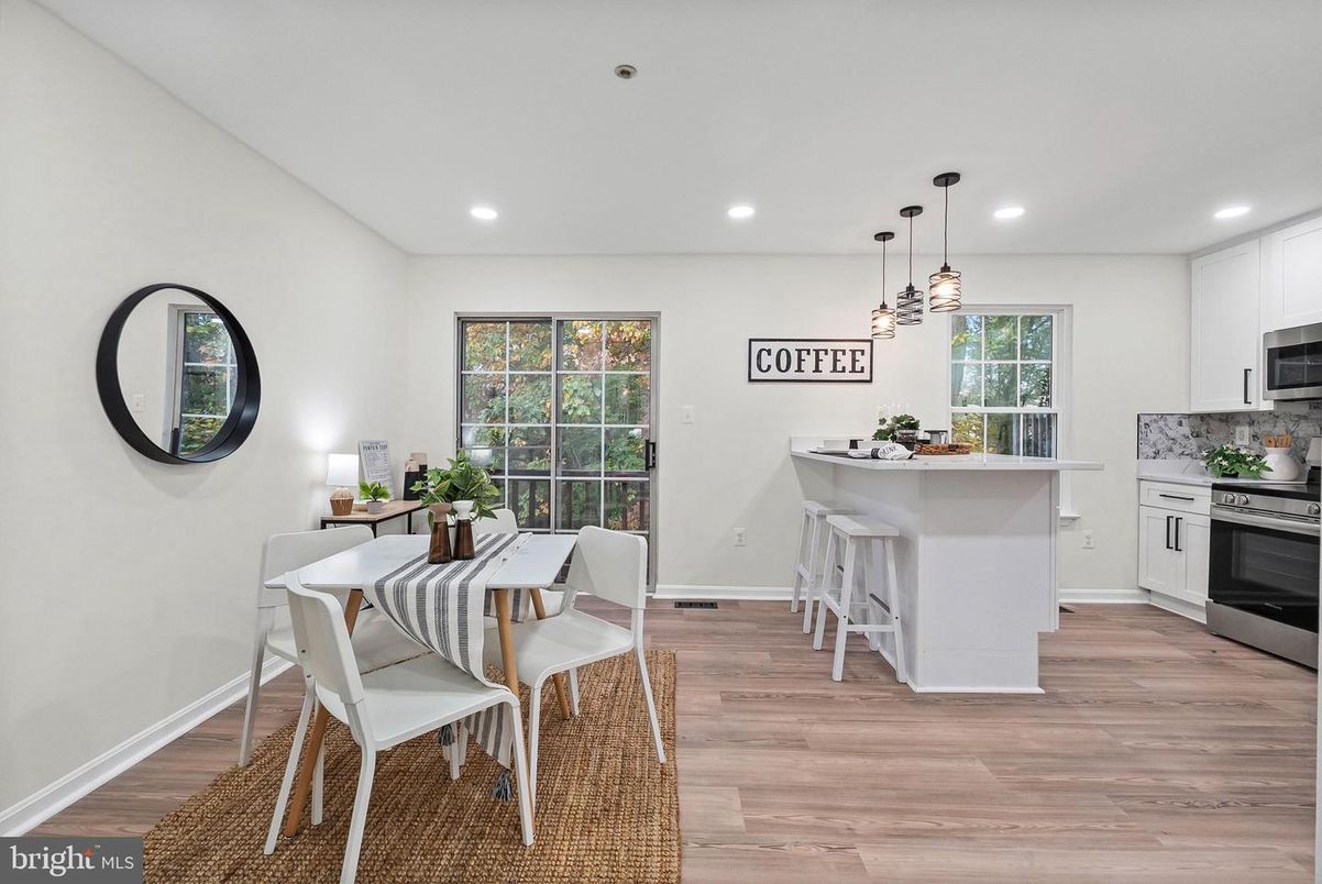 Dining room, Interior, Kitchen, Pendant Lights, Recessed Lighting, Wood Texture Flooring