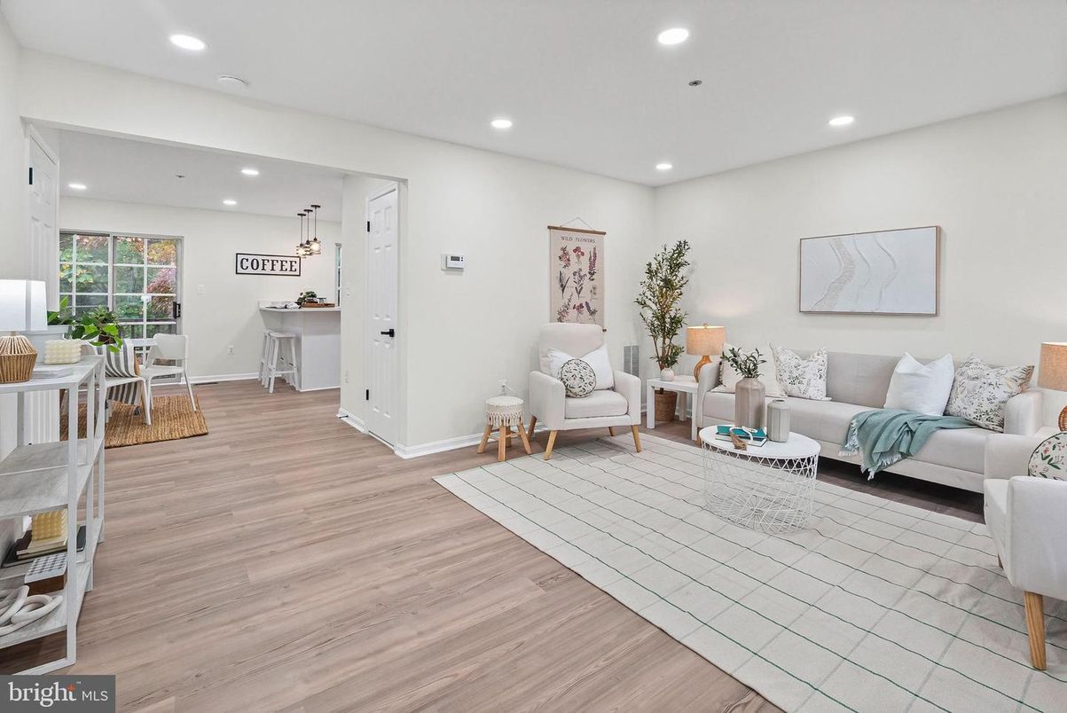 Dining room, Interior, Living room, Pendant Lights, Recessed Lighting, Wood Texture Flooring