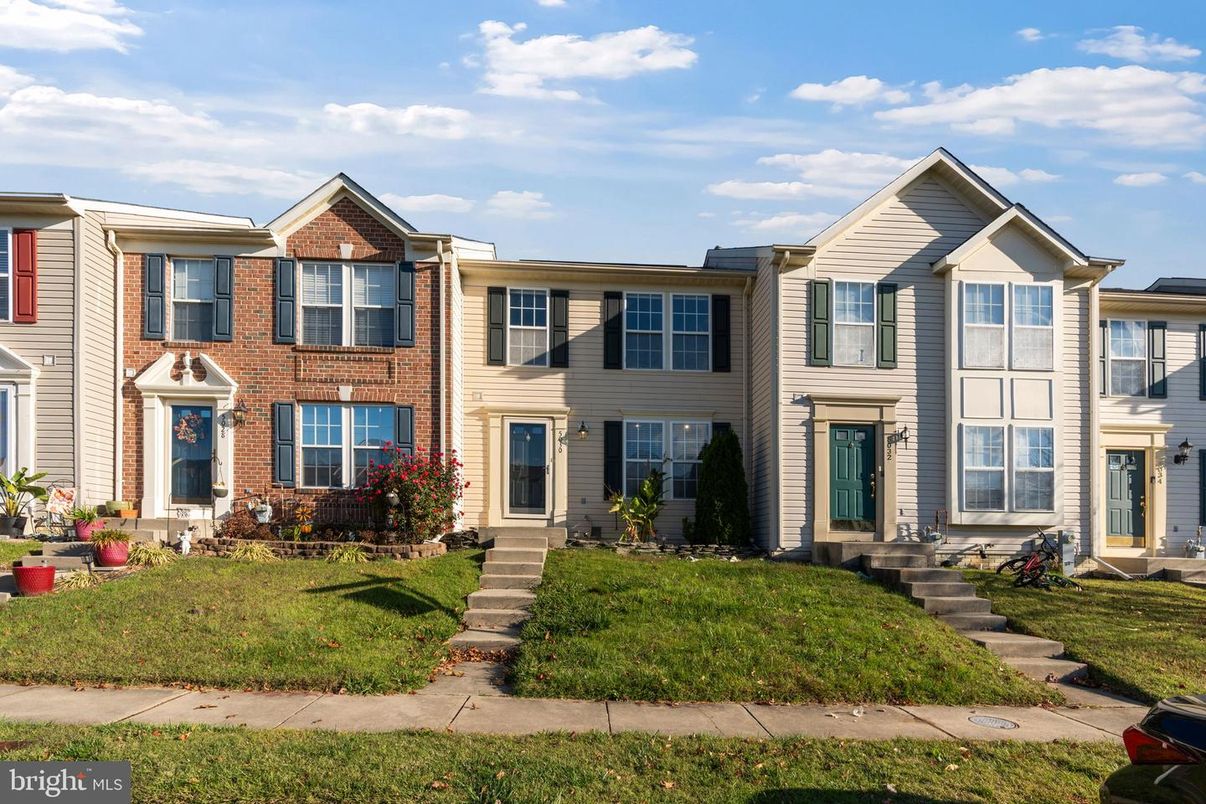 Exterior, Facade, Brick Facade, Rowhouse