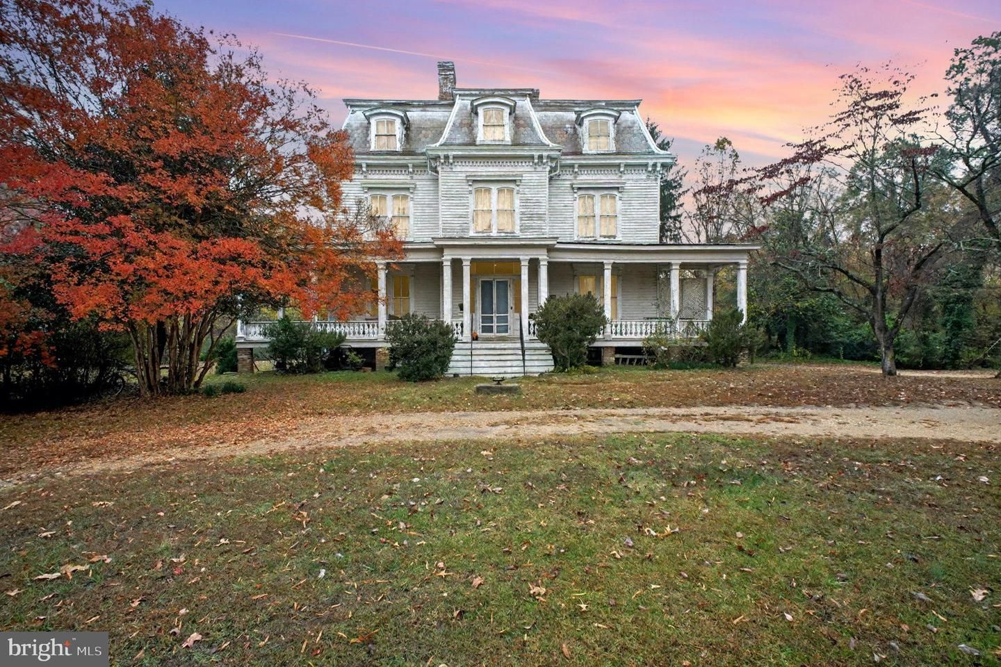Exterior, Facade, Queen Anne Victorian