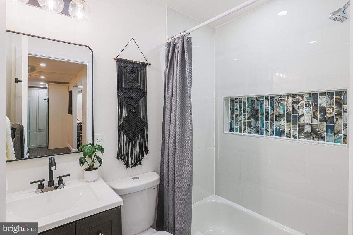 Bathroom, Interior, Recessed Lighting