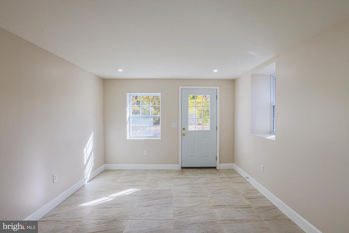 Empty room, Interior, Marble, Recessed Lighting