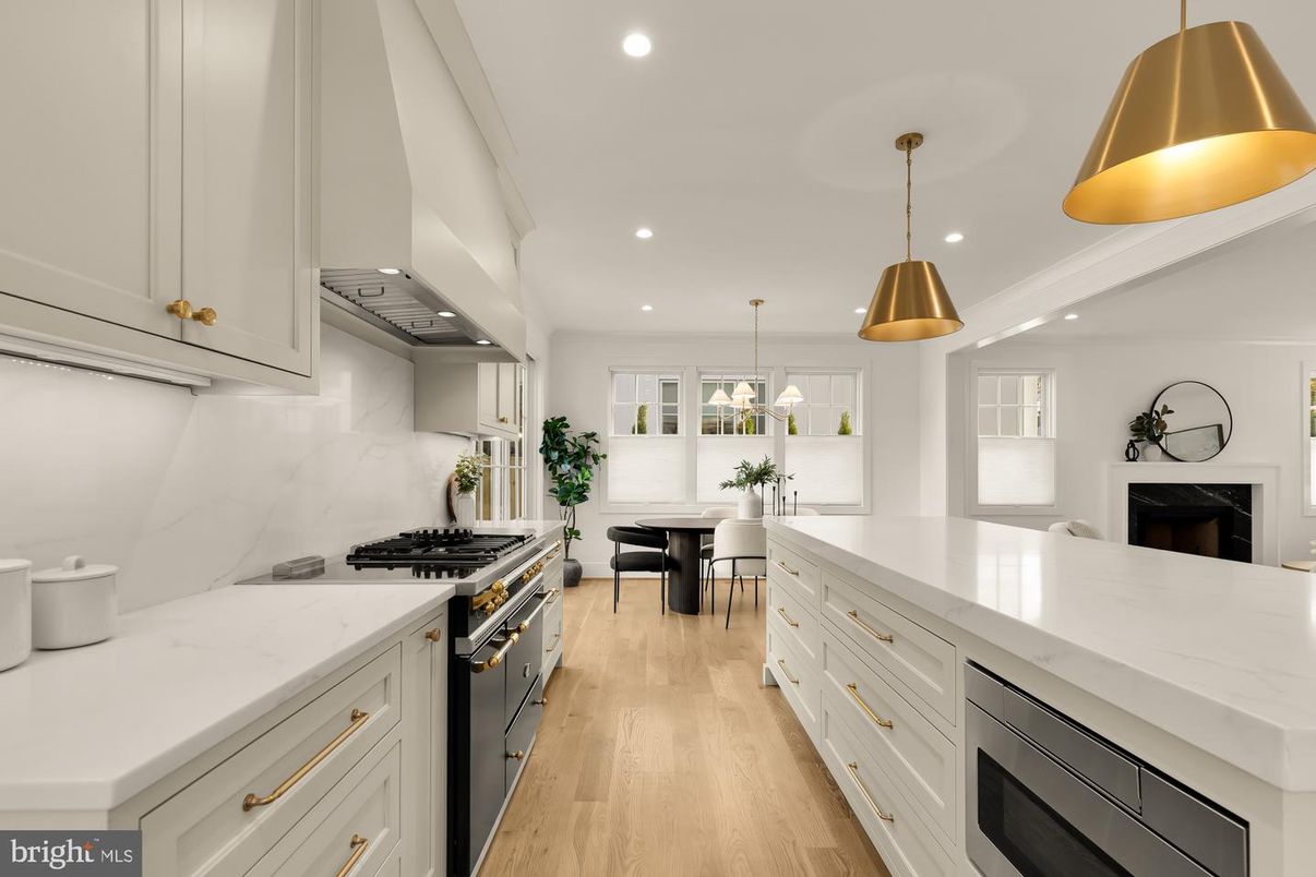 Dining room, Interior, Kitchen, Pendant Lights, Recessed Lighting, Stainless Steel Appliances, Wood Texture Flooring