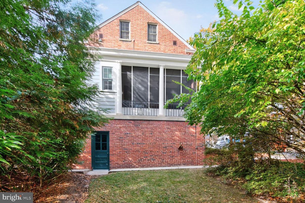 Exterior, Facade, Brick Facade, Cape Cod